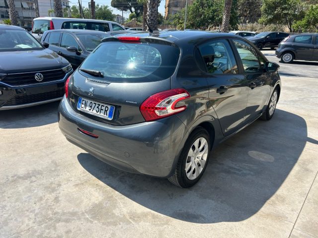 PEUGEOT 208 usata, con Autoradio