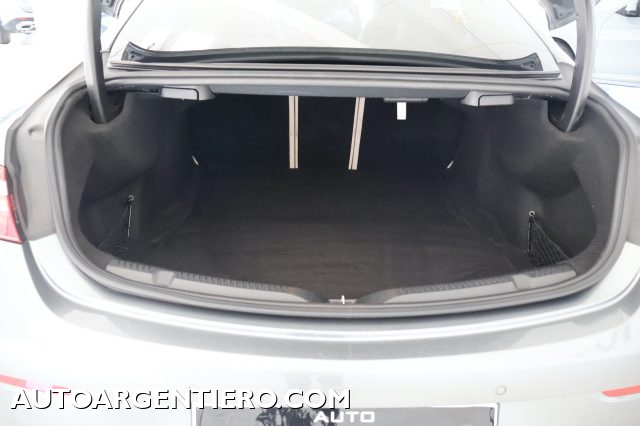 MERCEDES-BENZ E 220 usata, con Luci diurne