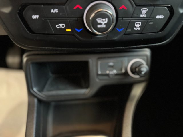 JEEP Renegade usata, con USB