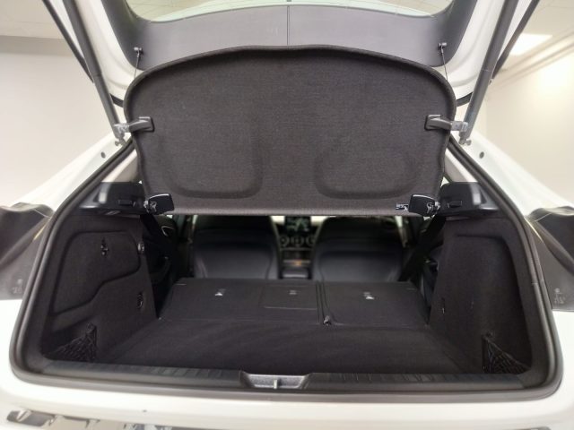 MERCEDES-BENZ GLA 200 usata, con Sedile posteriore sdoppiato