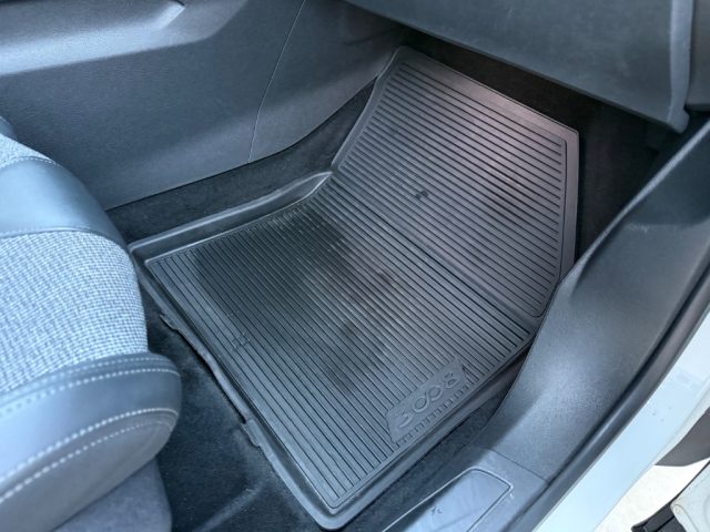 PEUGEOT 3008 usata 27