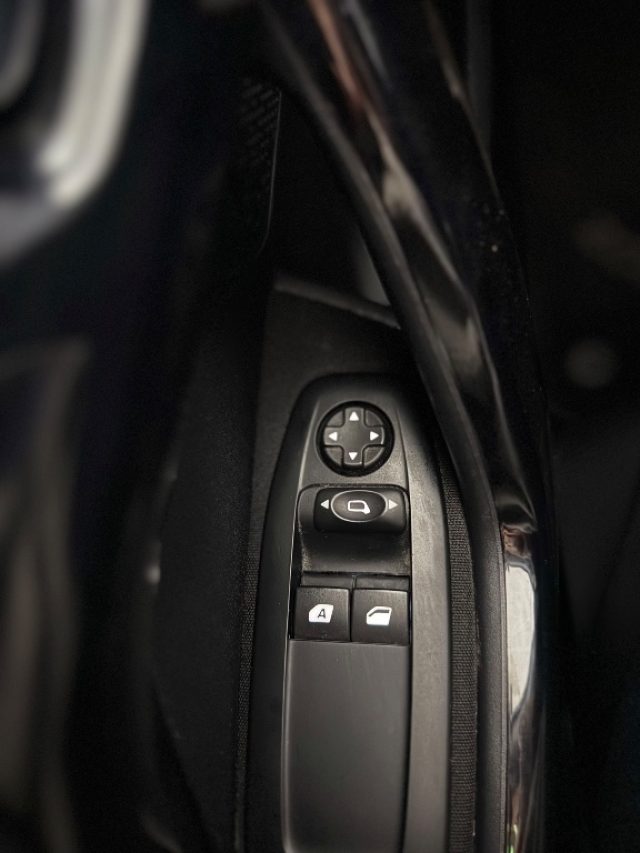 PEUGEOT 208 usata 3