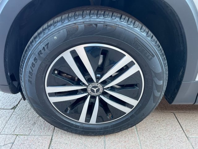 MERCEDES-BENZ GLB 200 usata, con Controllo automatico clima