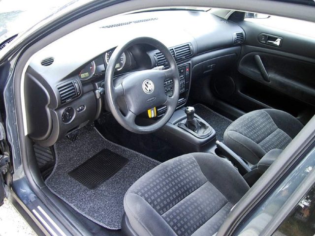 VOLKSWAGEN Passat usata, con Boardcomputer