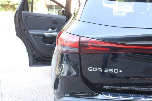 MERCEDES-BENZ EQA usata, con Sensori di parcheggio posteriori