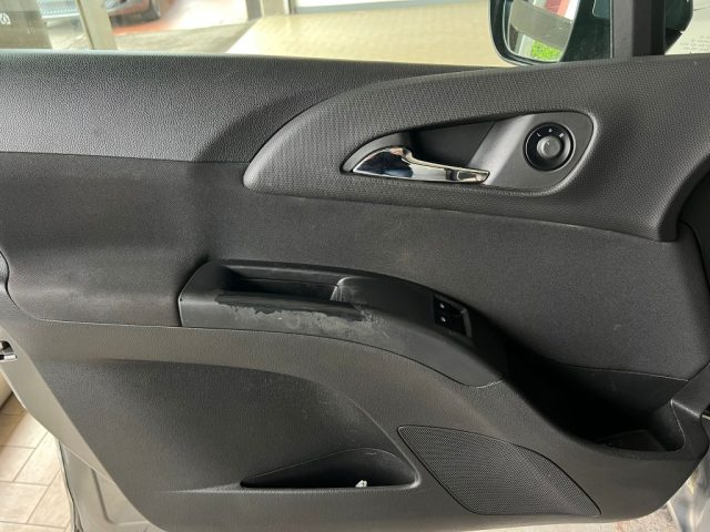 OPEL Meriva usata, con Specchietti laterali elettrici