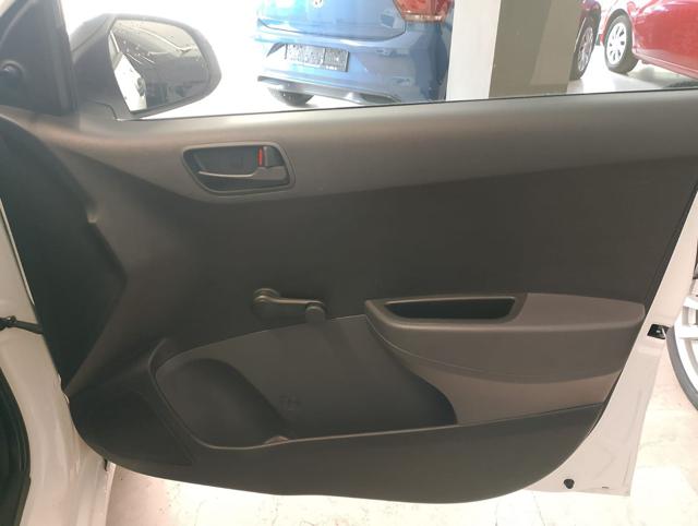 HYUNDAI i10 usata 26