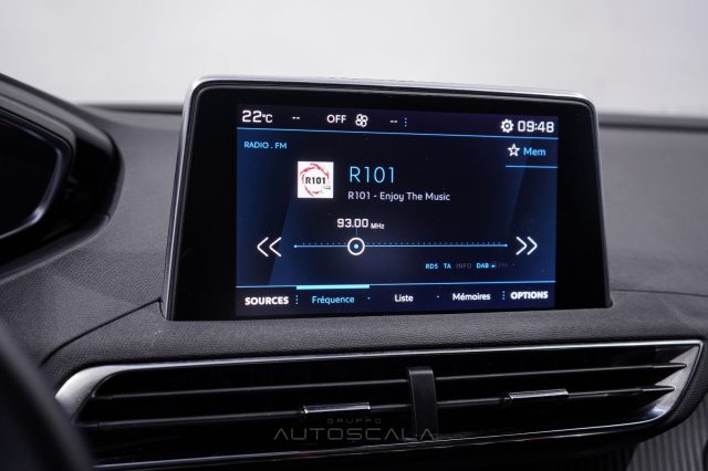 PEUGEOT 5008 usata, con Touch screen