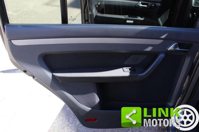 VOLKSWAGEN Touran usata, con Park Distance Control