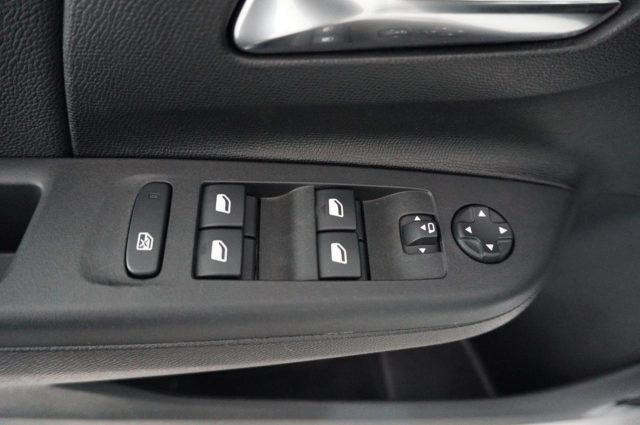 OPEL Corsa usata, con Sedile posteriore sdoppiato
