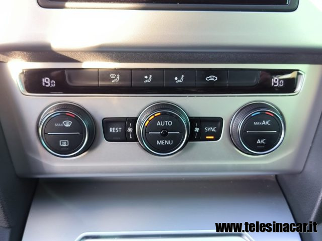 VOLKSWAGEN Passat Variant usata, con Specchietti laterali elettrici