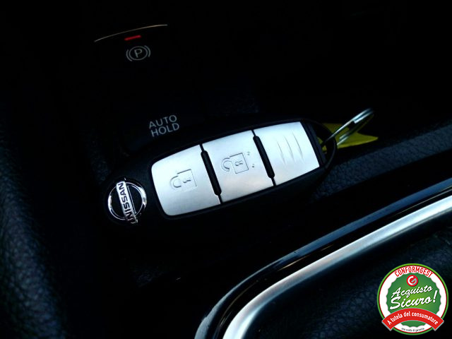 NISSAN Qashqai usata, con Fari LED