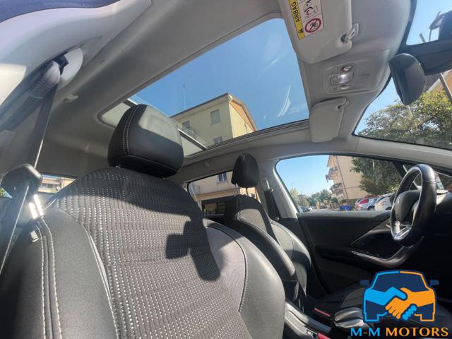 PEUGEOT 2008 usata, con Pneumatici quattro stagioni