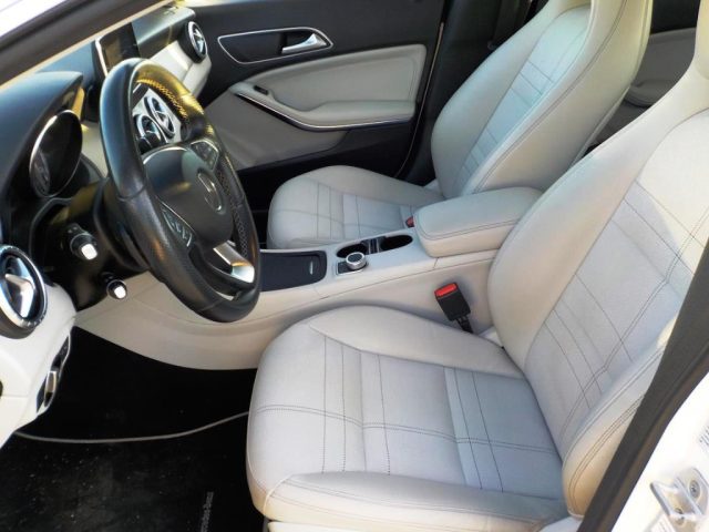 MERCEDES-BENZ CLA 180 usata, con Telecamera per parcheggio assistito