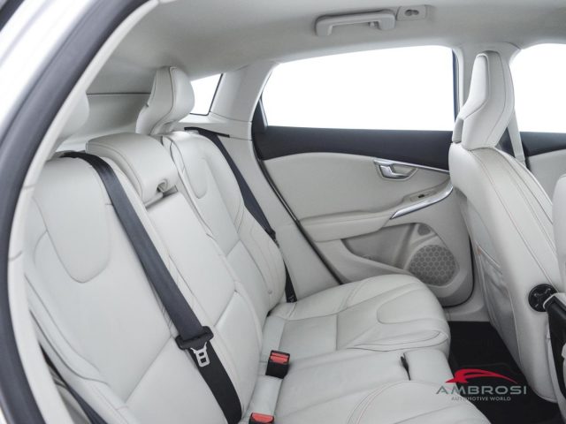VOLVO V40 Cross Country usata 10