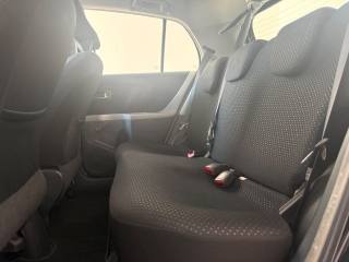 TOYOTA Yaris usata 16