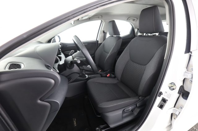 TOYOTA Yaris usata 2