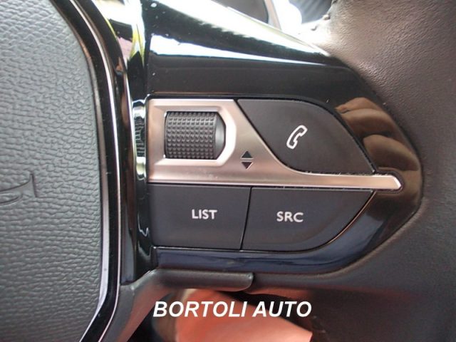 PEUGEOT 2008 usata, con Fari LED
