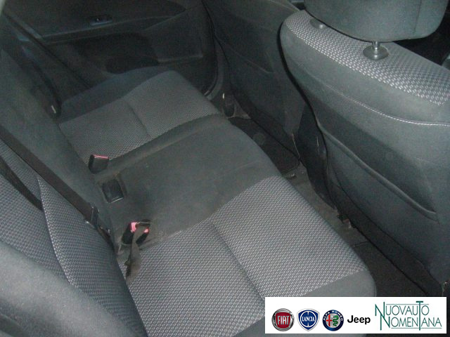 TOYOTA Auris usata, con Autoradio