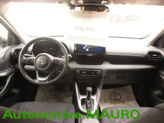 TOYOTA Yaris usata, con Bracciolo