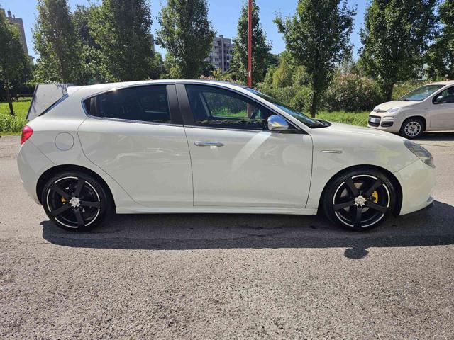 ALFA ROMEO Giulietta usata, con Autoradio