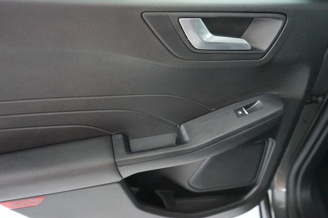 FORD Kuga usata, con Monitoraggio pressione pneumatici