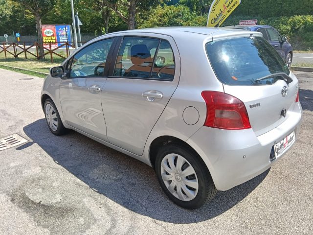 TOYOTA Yaris usata, con Autoradio