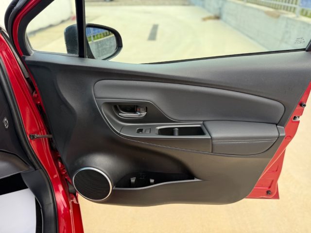 TOYOTA Yaris usata 28