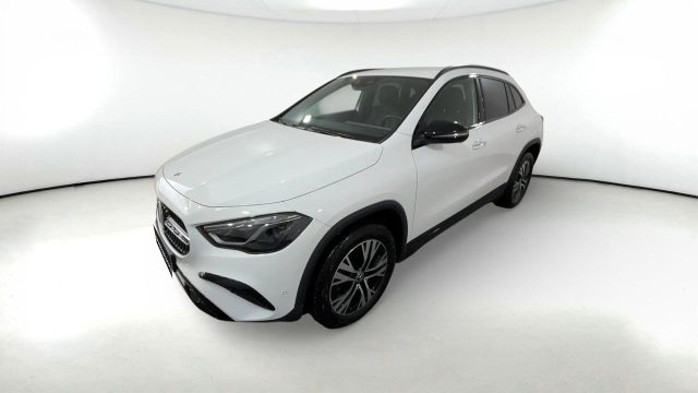 MERCEDES-BENZ GLA 200 usata, con Luci diurne LED