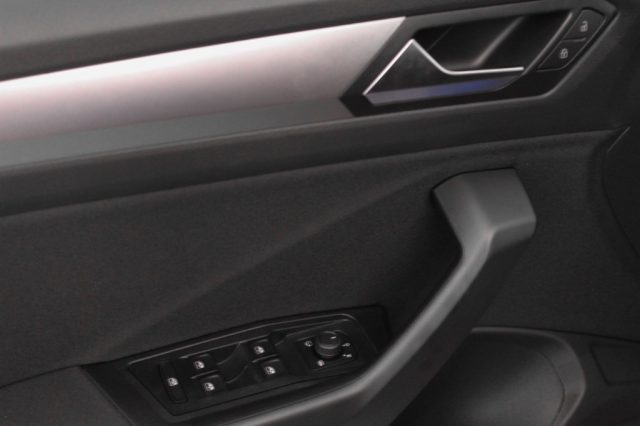 VOLKSWAGEN T-Roc usata, con Controllo trazione