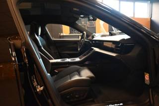 PORSCHE Taycan usata 9