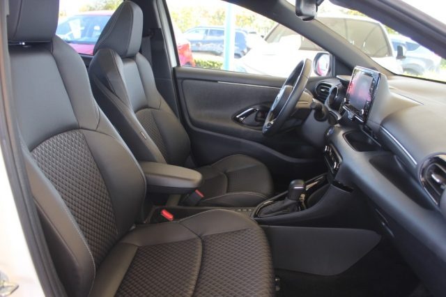 TOYOTA Yaris usata, con Cruise Control