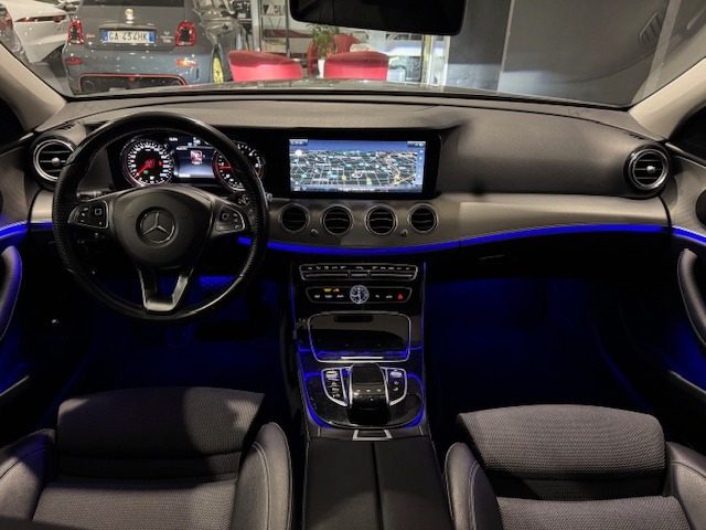 MERCEDES-BENZ E 220 usata, con Chiusura centralizzata