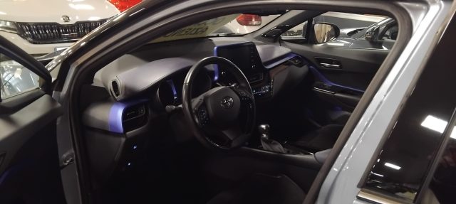 TOYOTA C-HR usata, con Autoradio digitale