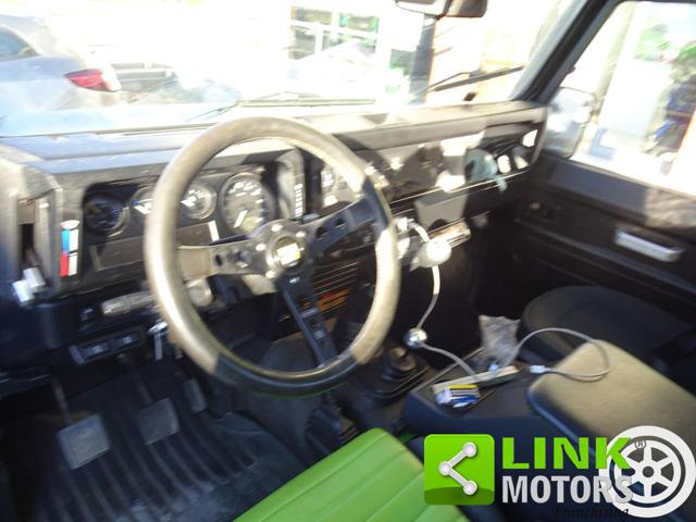 LAND ROVER Defender usata, con USB