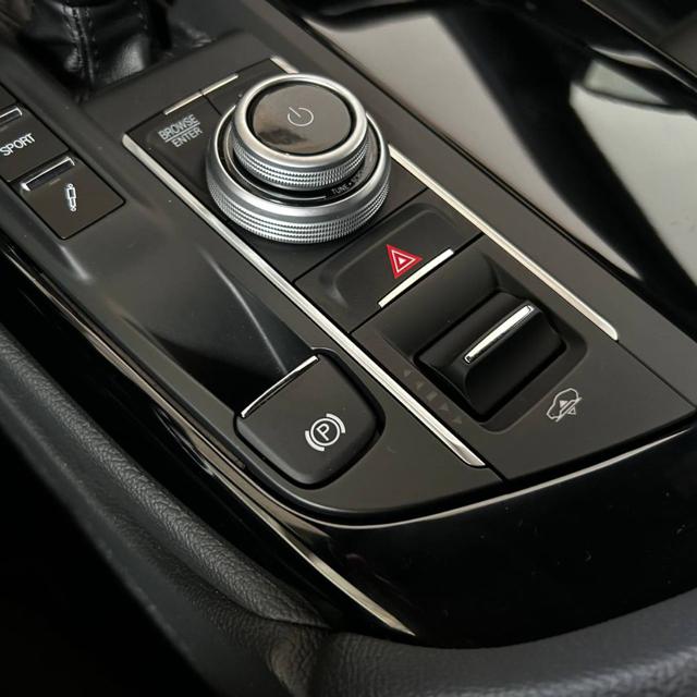 MASERATI Levante usata, con Sedile posteriore sdoppiato