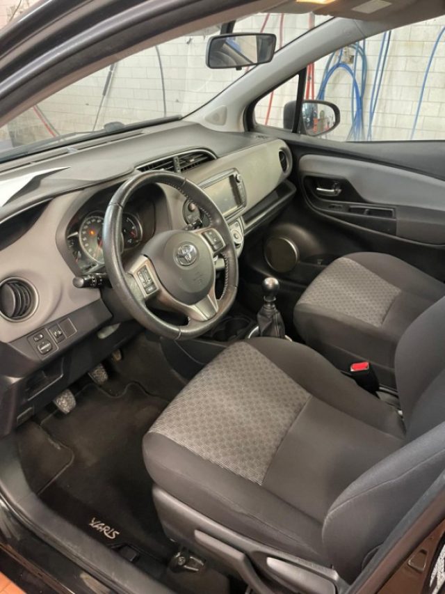 TOYOTA Yaris usata, con USB