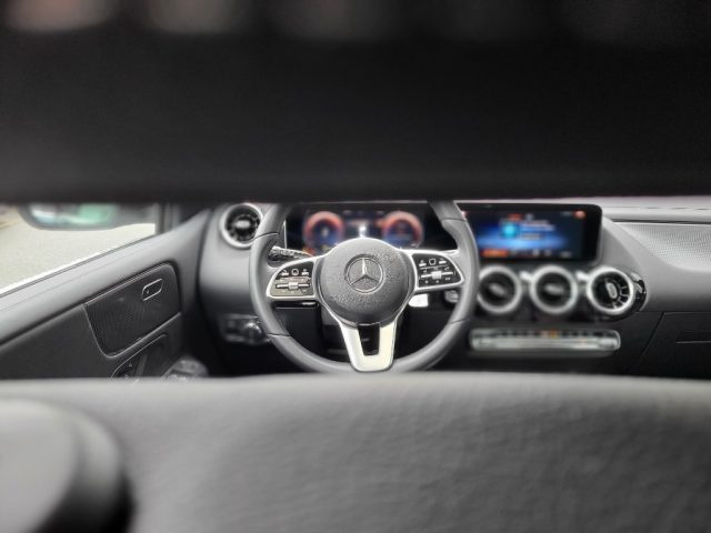 MERCEDES-BENZ B 220 usata, con Volante in pelle