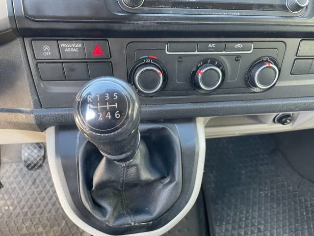 VOLKSWAGEN Transporter usata, con MP3