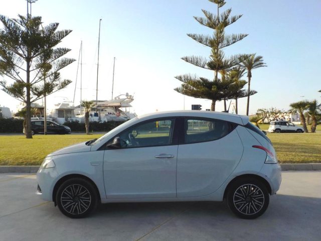 LANCIA Ypsilon usata, con MP3