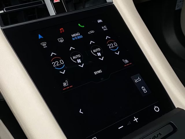 PORSCHE Taycan usata, con Servosterzo