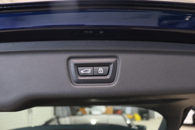 BMW 320 usata, con Fari LED