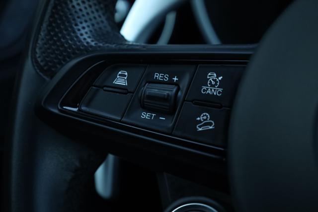 ALFA ROMEO Stelvio usata, con Sensori di parcheggio posteriori