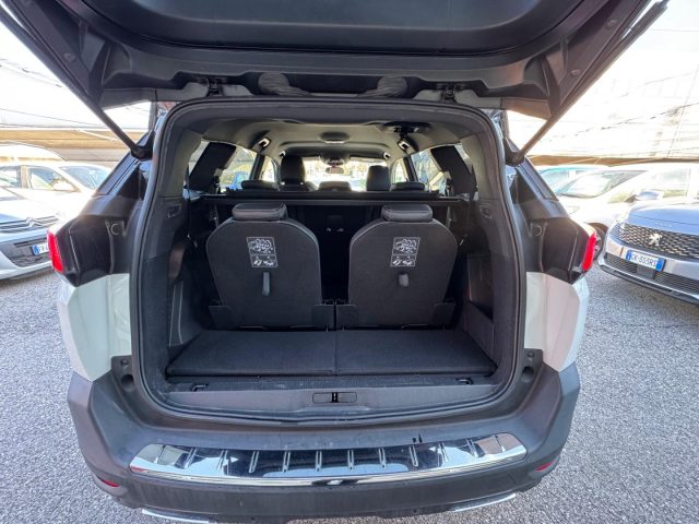 PEUGEOT 5008 usata, con Sedile posteriore sdoppiato