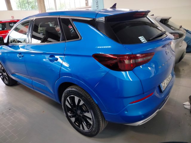 OPEL Grandland usata, con Specchietti laterali elettrici