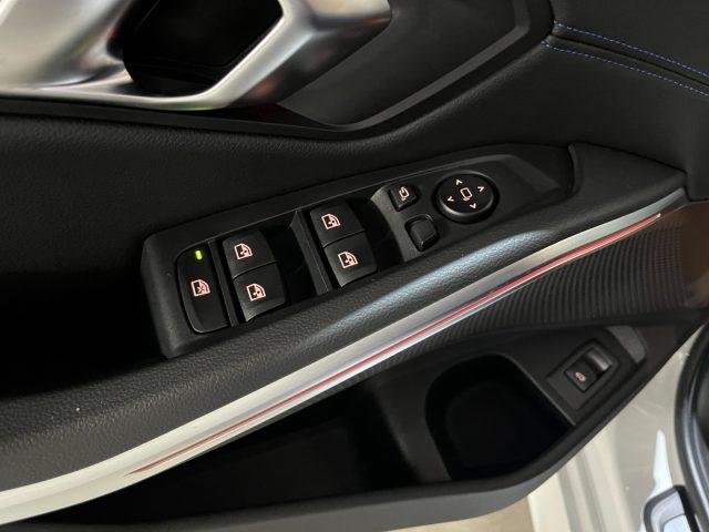 BMW 320 usata, con Touch screen