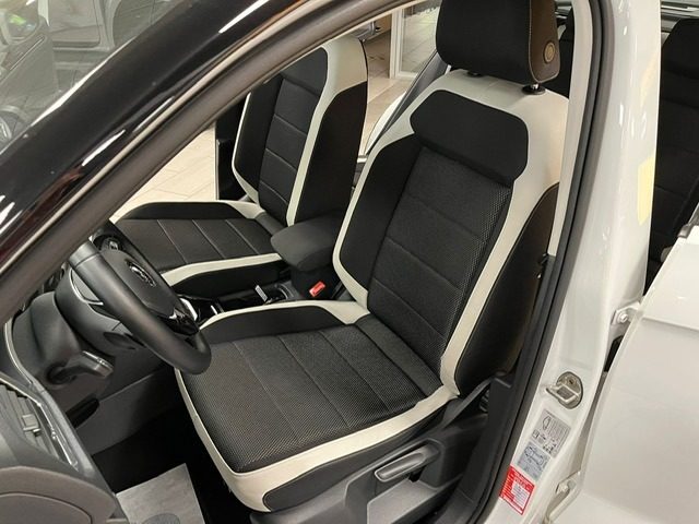 VOLKSWAGEN T-Roc usata, con Leve al volante