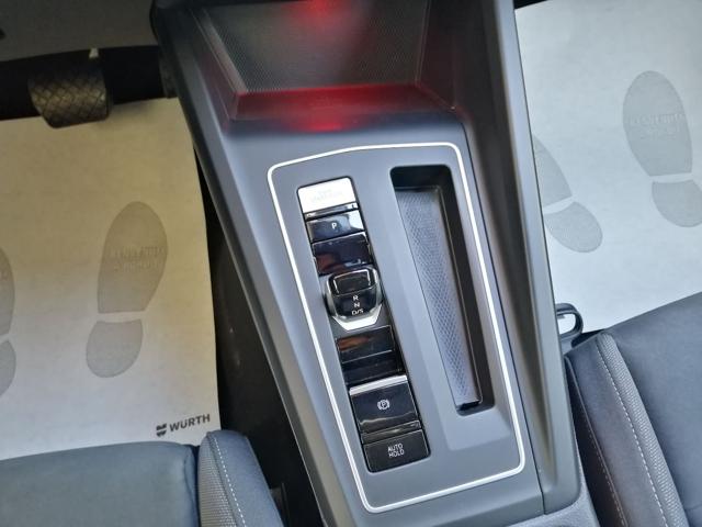 VOLKSWAGEN Golf usata, con USB