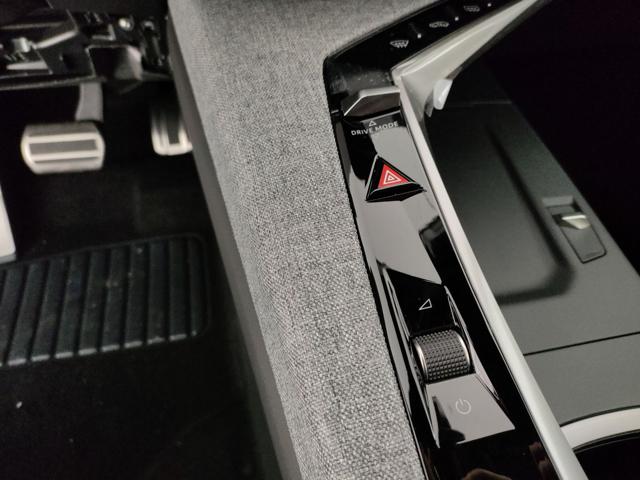 PEUGEOT 3008 usata, con Touch screen