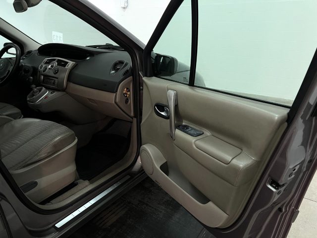 RENAULT Scenic usata 23